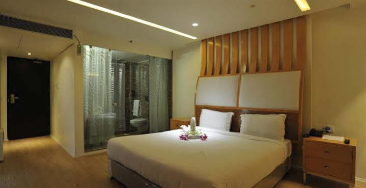 Grand Nakshatra Hotel Ānand 外观 照片