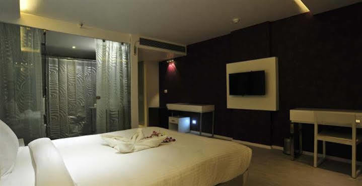Grand Nakshatra Hotel Ānand 外观 照片